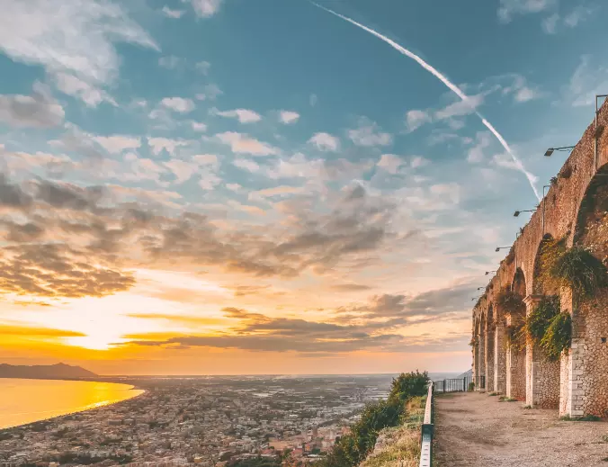 Visuale esterna degli archi del Tempio di Giove Anxur